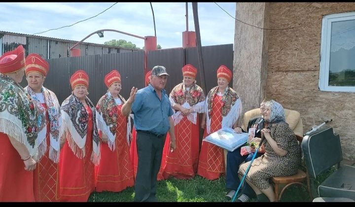 В Чистопольском районе поздравили с 90-летием труженика тыла Анатолия Карпова