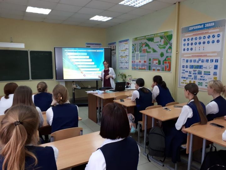 Врачи женской консультации провели лекции об охране репродуктивного здоровья для чистопольских школьниц