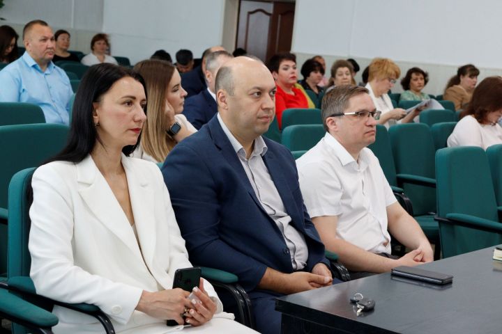 Чистай муниципалитетында узган киңәшмәдә кош гриппын кисәтү, атналык оператив хәл, авыл хуҗалыгы предприятиеләре эше турында сөйләштеләр