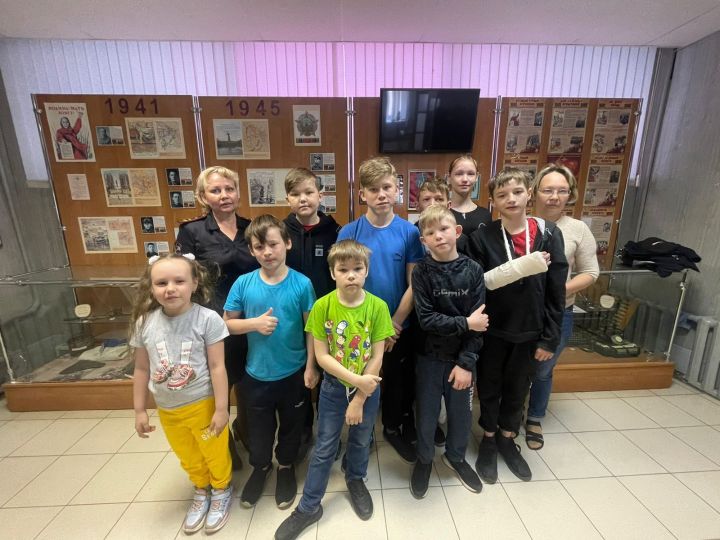 Чистопольские полицейские провели урок мужества с воспитанниками детского дома