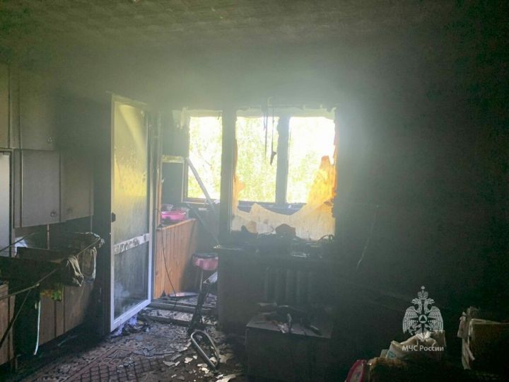 В Челнах из пожара огнеборцы спасли двоих детей