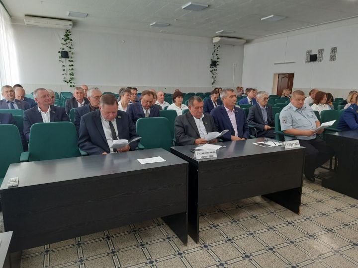 Авыл җирлекләренең генераль планы,җирдән файдалану кагыйдәләре расланды,район Советы карарларына үзгәрешләр кертелде