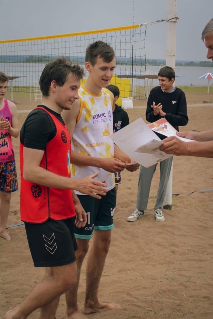 На набережной «Кама» прошел турнир по пляжному волейболу