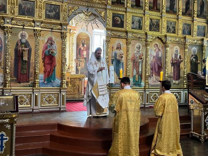 Епископ Пахомий совершил Литургию иерейским чином в чистопольском соборе