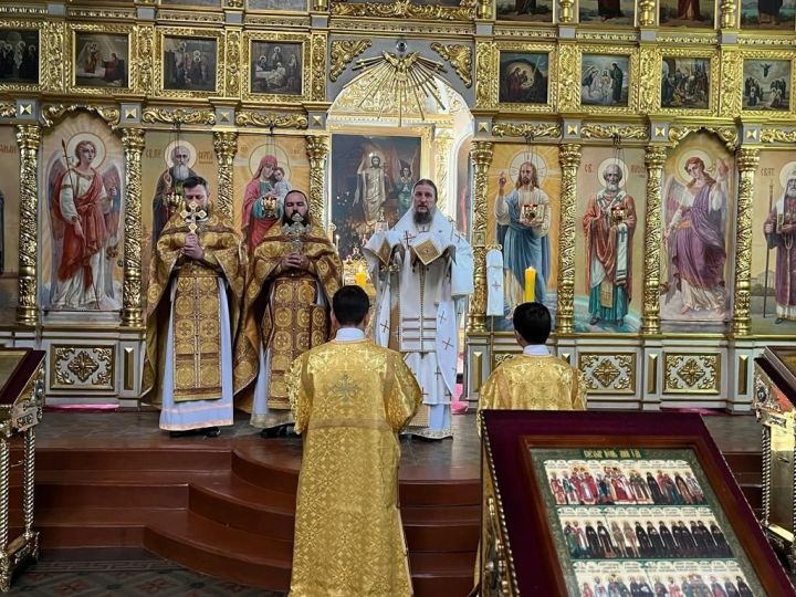 Епископ Пахомий совершил Литургию иерейским чином в чистопольском соборе
