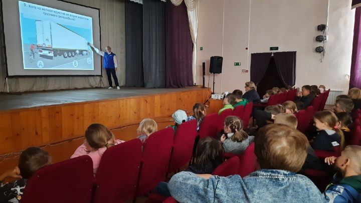 Чистопольским школьникам напомнили о правилах безопасности на дорогах