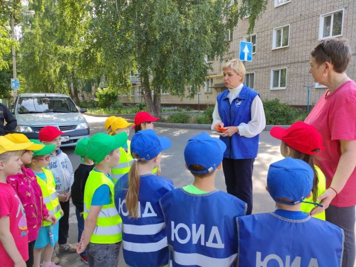 Чистопольские дети призвали взрослых соблюдать правила дорожного движения