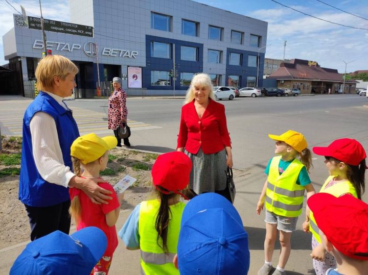 Чистопольские дети призвали взрослых соблюдать правила дорожного движения