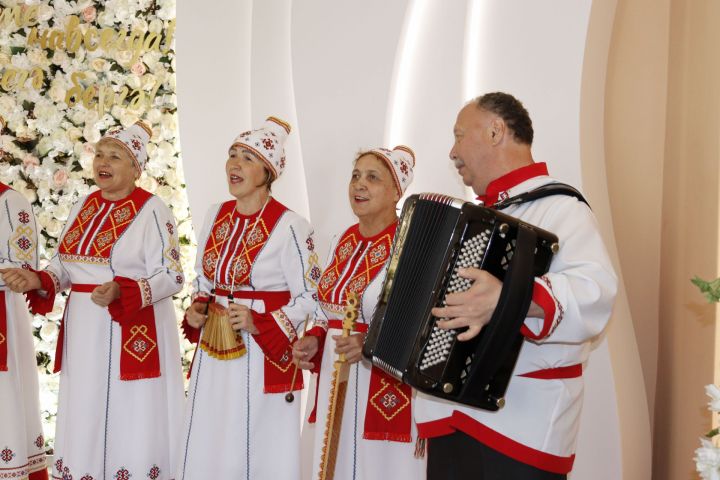 В Чистопольском Дворце бракосочетаний золотую свадьбу отметили супруги Петровы (Фоторепортаж)