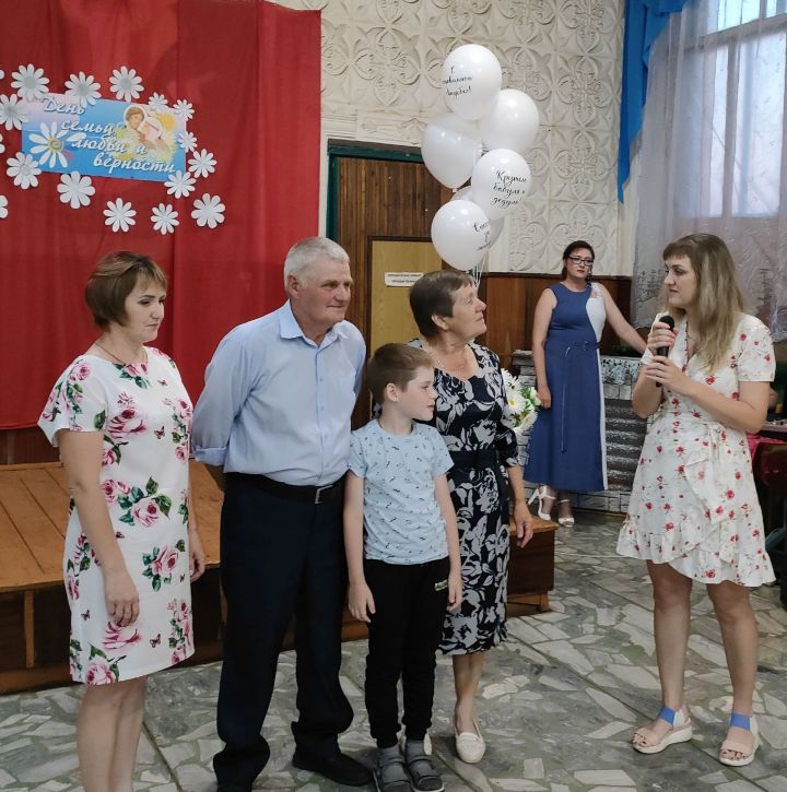 В Чистопольском районе с юбилеями свадьбы поздравили сразу пять семей