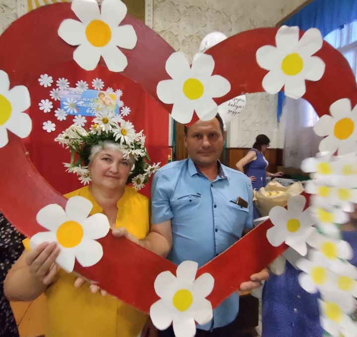 В Чистопольском районе с юбилеями свадьбы поздравили сразу пять семей