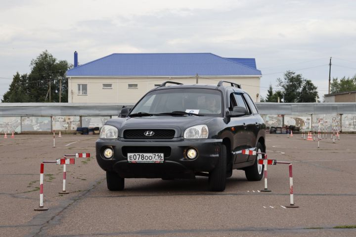 Ярты ел машина йөртү стажы булган Анастасия Шумкова көндәшләрен узып «Автоледи» конкурсында җиңү яулады