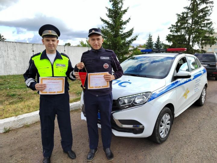 В Чистополе поощрили лучших сотрудников, работающих по обеспечению безопасности дорожного движения