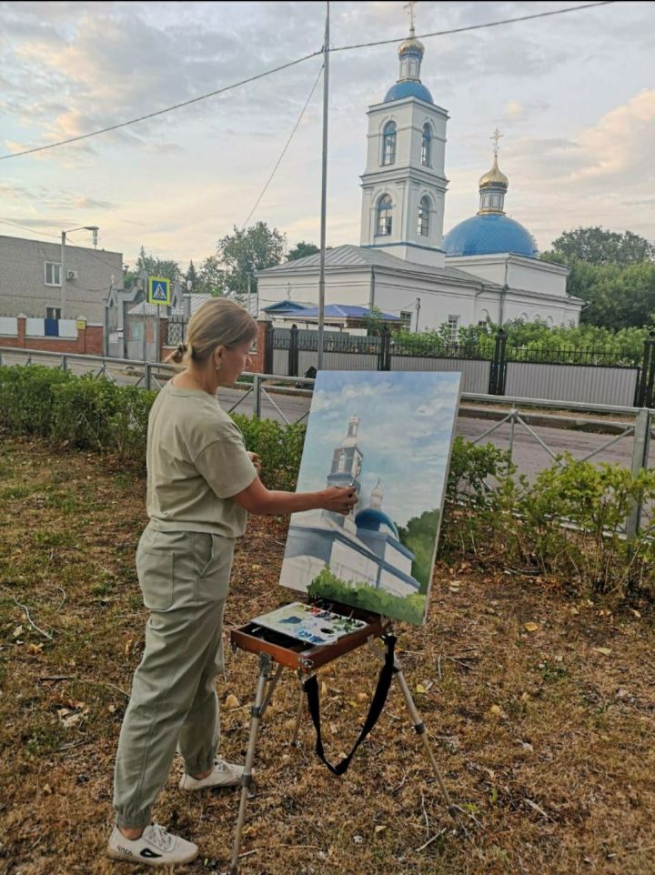 Живописцы из разных городов страны запечатлели на своих картинах старинные храмы Чистопольской епархии