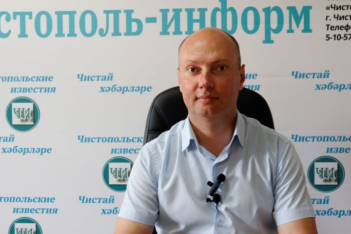 Туры эфир барышында чистайлыларның сорауларына ТР Дәүләт алкоголь инспекциясенең территориаль органы җитәкчесе Александр Панов җавап бирде