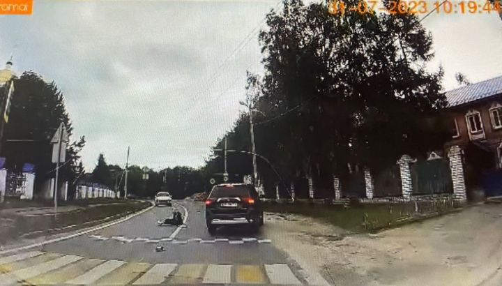 В Казани внедорожник сбил подростка на «зебре»