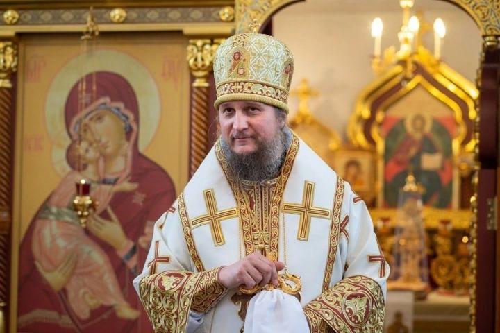 Епископ Пахомий поздравляет с Днем семьи, любви и верности