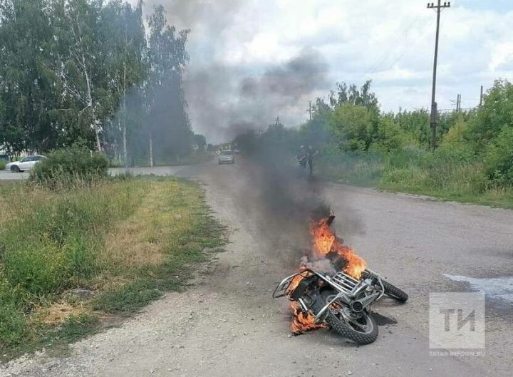 В РТ подросток едва не сгорел заживо вместе со своим мотоциклом