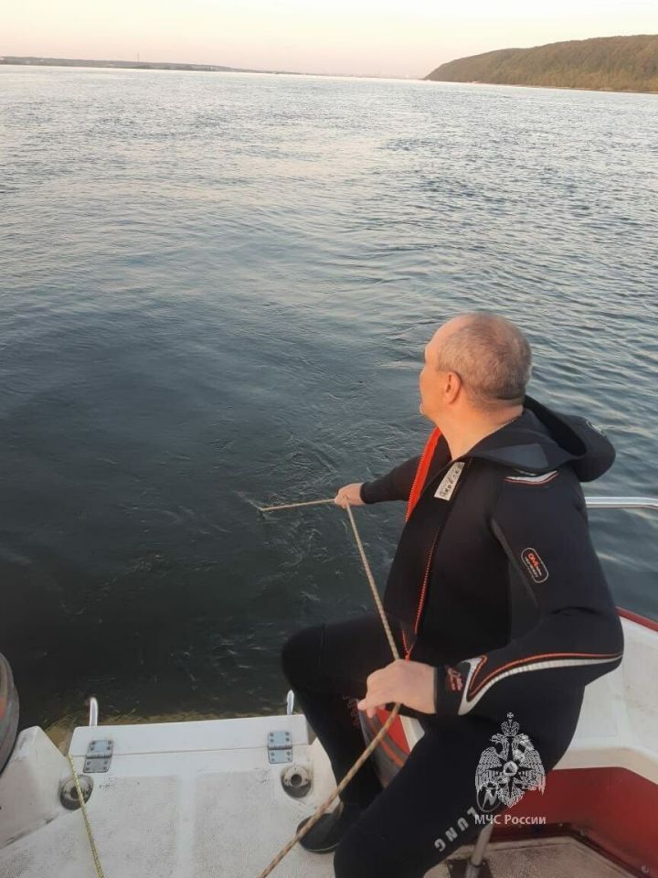 В РТ продолжаются поиски 75-летнего рыбака, который пропал при столкновении двух лодок