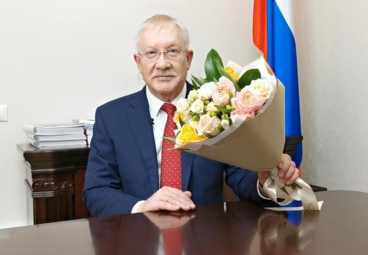 Депутат Госдумы РФ Олег Морозов поздравляет с Днём семьи, любви и верности