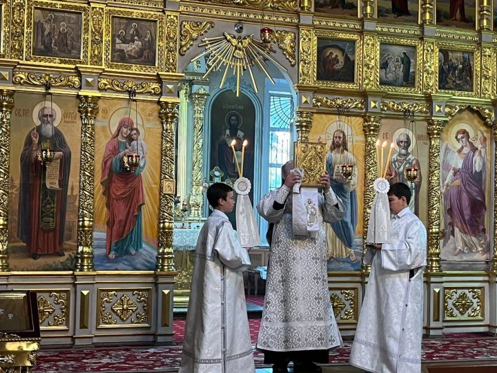 В канун Рождества Иоанна Предтечи епископ Пахомий совершил всенощное бдение в чистопольском соборе