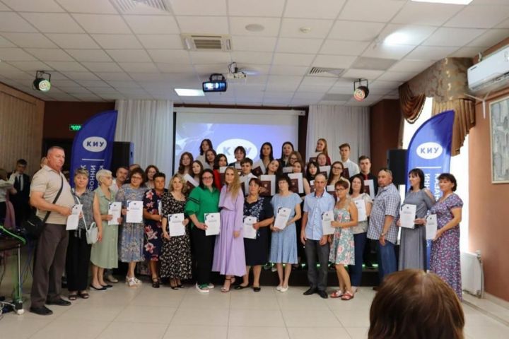 Отличившихся выпускников Чистопольского филиала КИУ отметили почетными грамотами