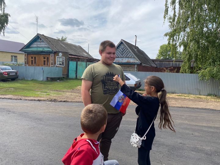 Юным жителям чистопольского села рассказали об истории российского флага