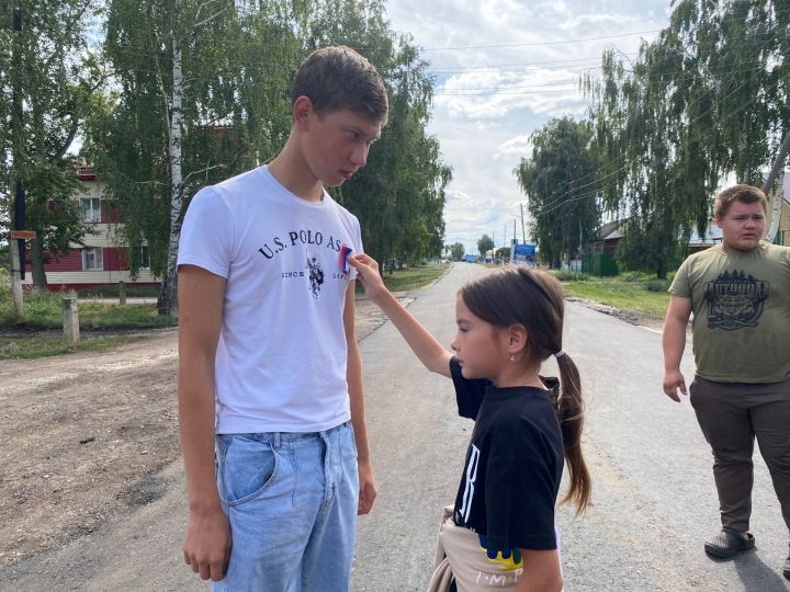 Юным жителям чистопольского села рассказали об истории российского флага