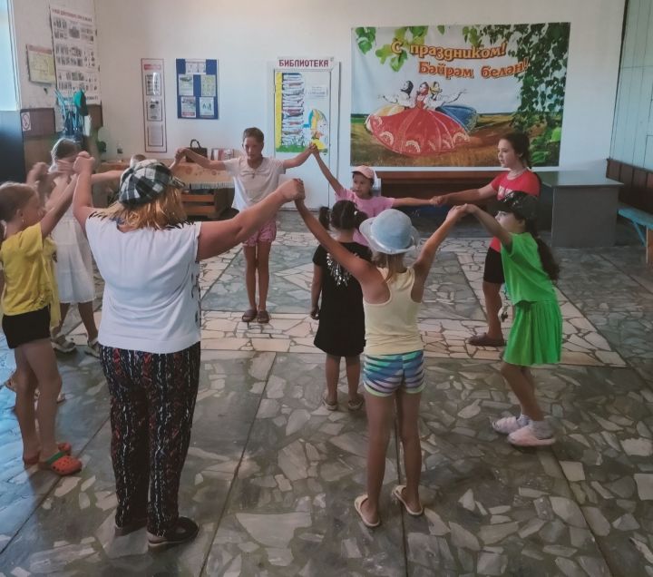 Жители одного из сел Чистопольского района поздравили с днем рождения дочь участника СВО