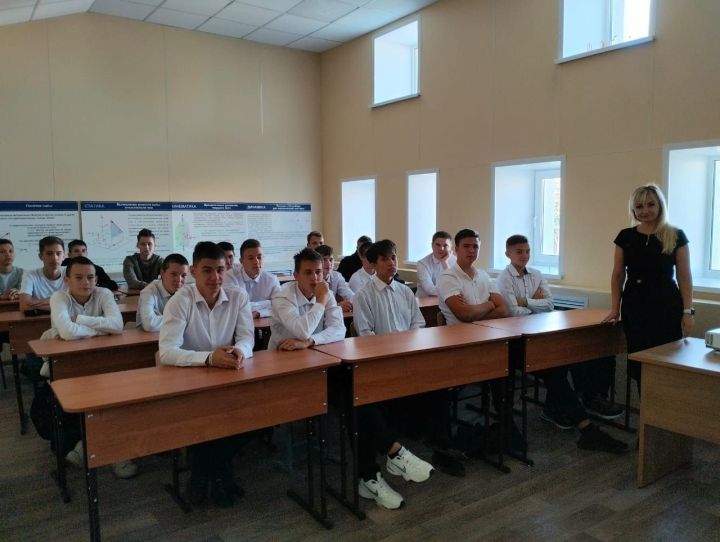 Судья Чистопольского городского суда встретилась со студентами