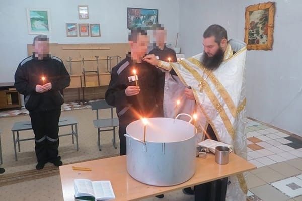 Таинство крещения совершил священник в чистопольском СИЗО