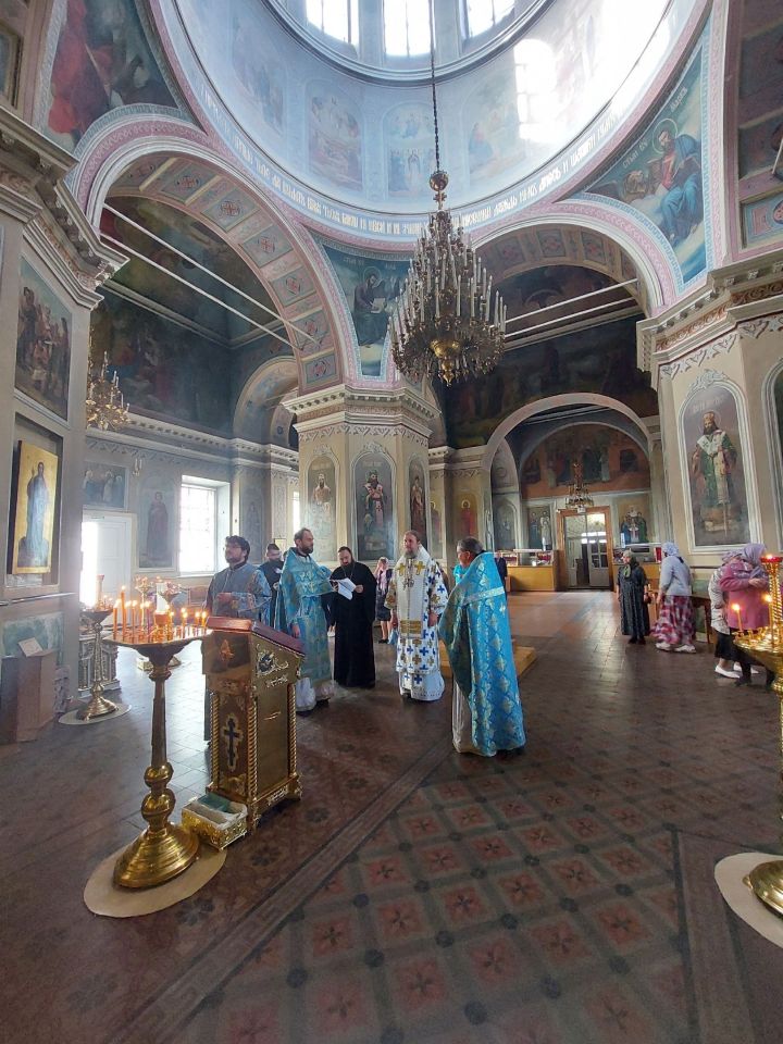 Епископ Пахомий совершил Литургию в кафедральном соборе