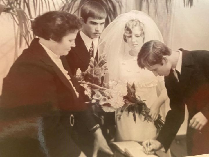 В Чистополе семейную пару поздравили с 50 — летием совместной жизни