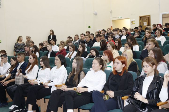 Чистопольские депутаты встретились с молодежью города и района