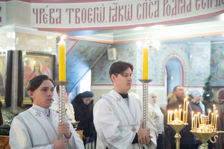 В чистопольском храме в день отдания праздника Рождества Христова прошла Божественная литургия