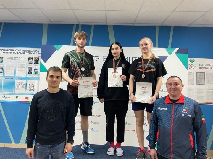 Чистопольские спортсмены привезли 5 медалей с первого этапа личного кубка по бадминтону