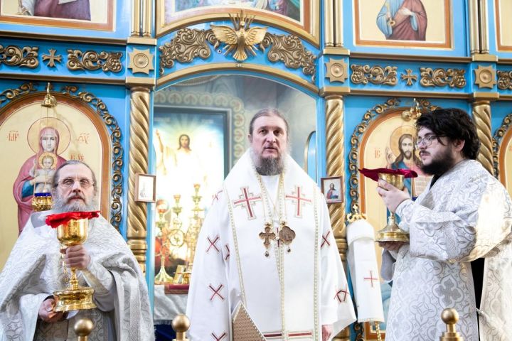 В чистопольском храме в день отдания праздника Рождества Христова прошла Божественная литургия