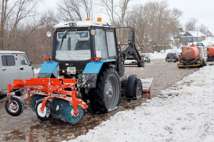 В Чистополе устраняют последствия коммунальной аварии