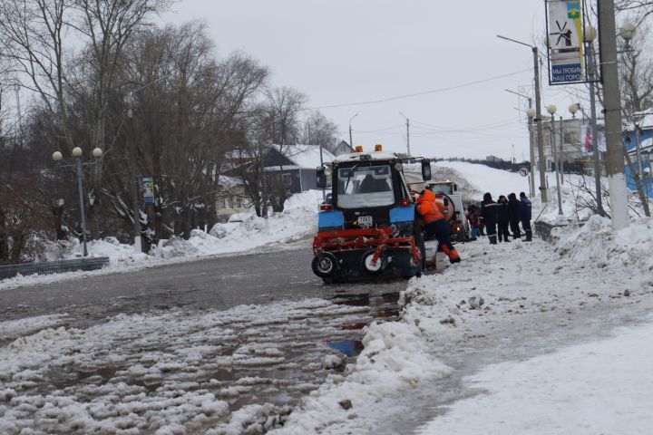 В Чистополе устраняют последствия коммунальной аварии