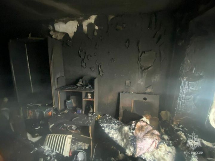 В Челнах из пожара огнеборцы спасли 60-летнюю пенсионерку