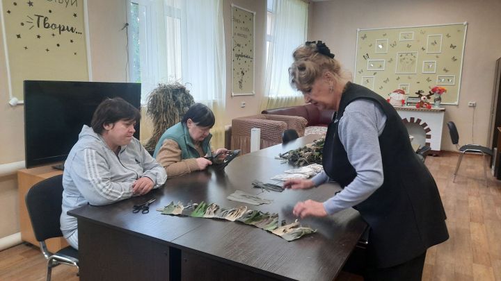 В чистопольском доме-интернате состоялся мастер-класс по созданию заготовок костюма «лешего»