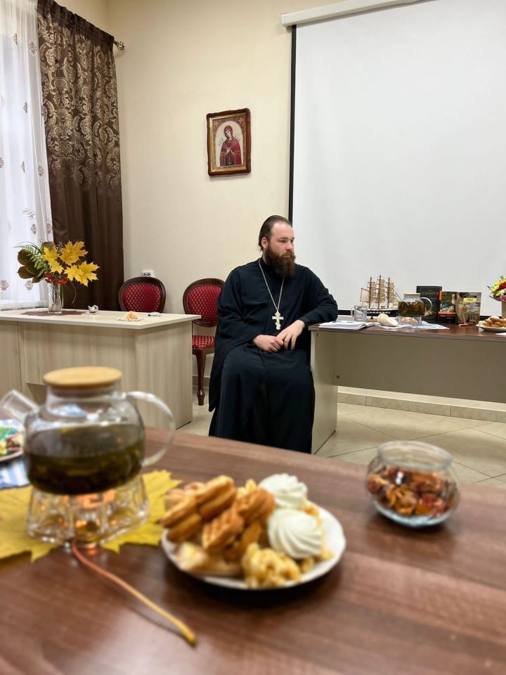 В Никольской воскресной школе состоялась встреча клуба любителей классической литературы