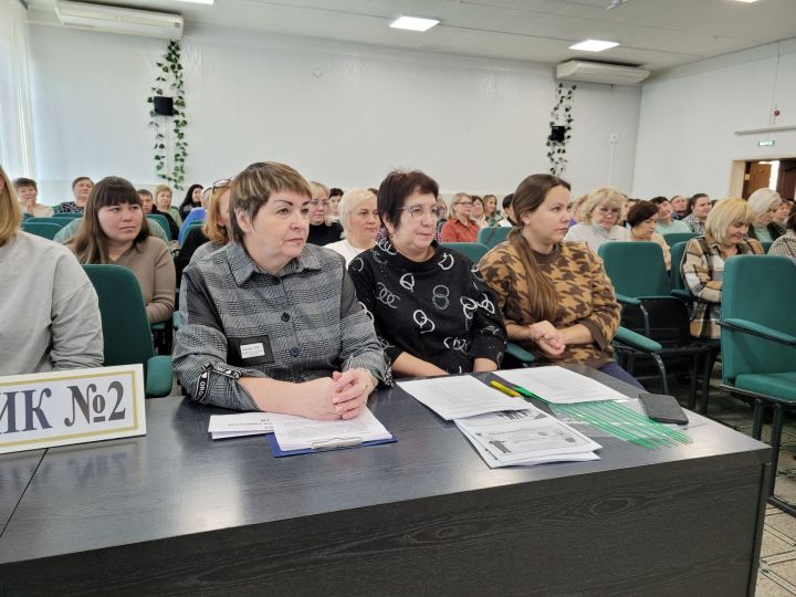 ТР Үзәк сайлау комиссиясе әгъзалары Чистайдагы сайлау участогын карадылар һәм студентлар белән аралаштылар