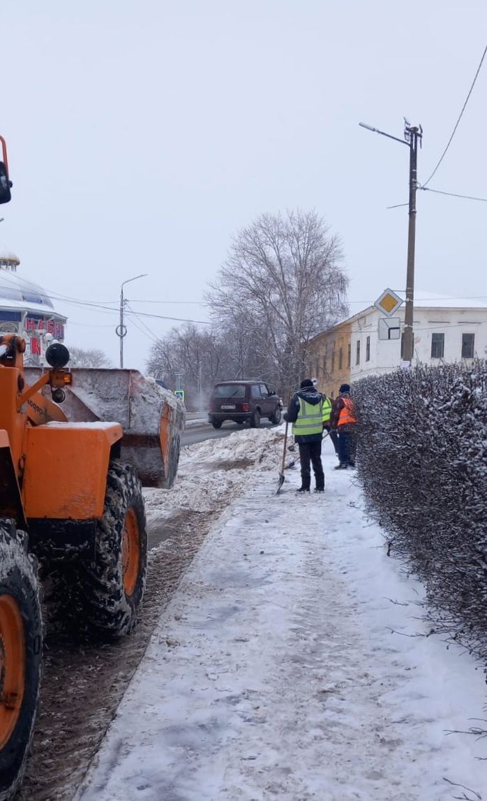 Работы по уборке и вывозу снега с улиц Чистополя продолжаются