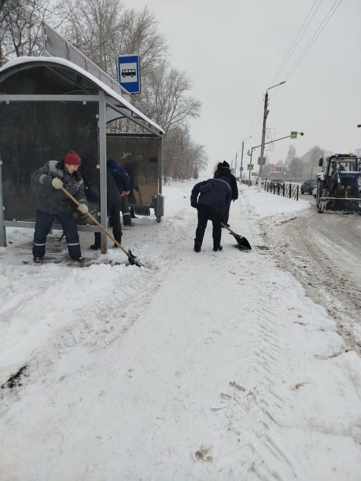 Работы по уборке и вывозу снега с улиц Чистополя продолжаются