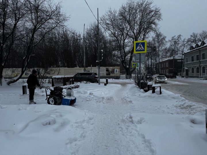 Работы по уборке и вывозу снега в Чистополе продолжаются