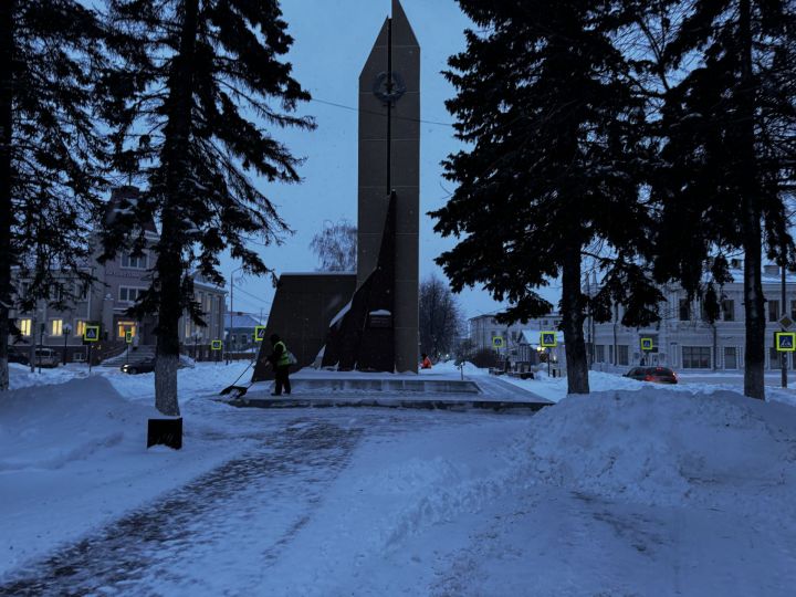 Работы по уборке и вывозу снега в Чистополе продолжаются