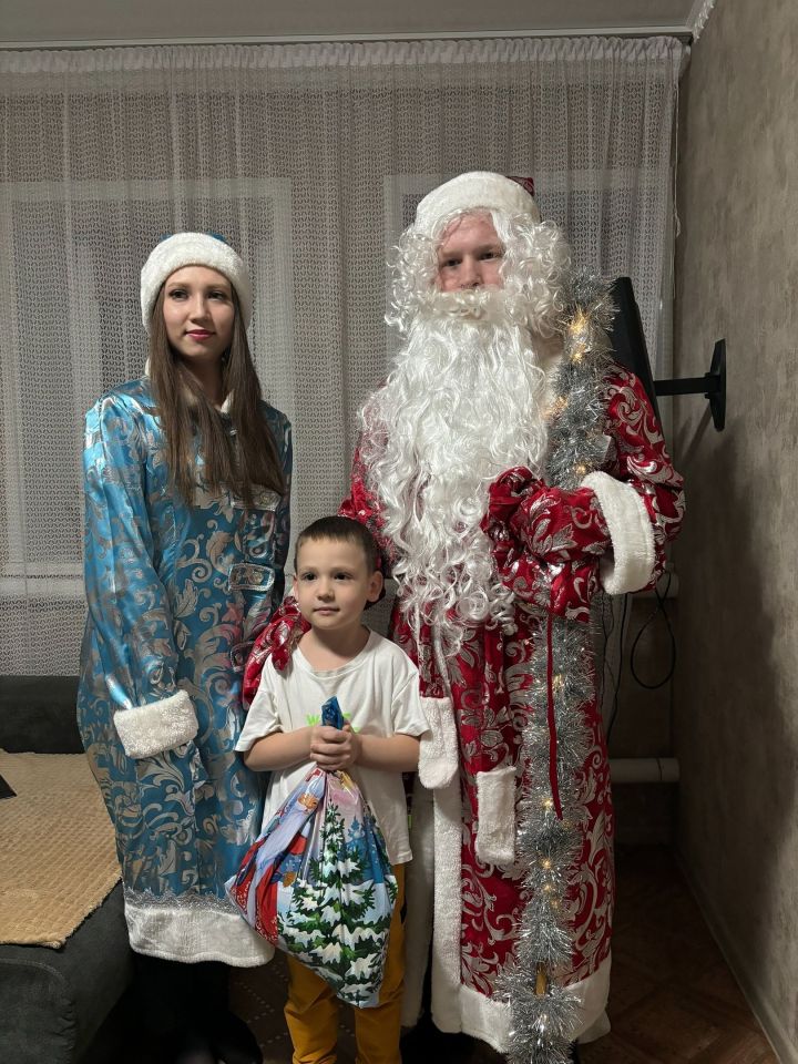 Чистопольская техническая школа ДОСААФ поздравила детей участников СВО с Новым годом