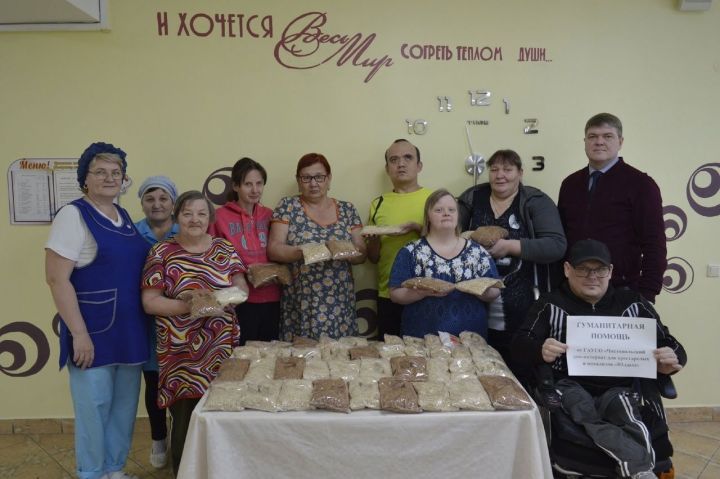 В чистопольском доме-интернате собрали крупы для бойцов СВО