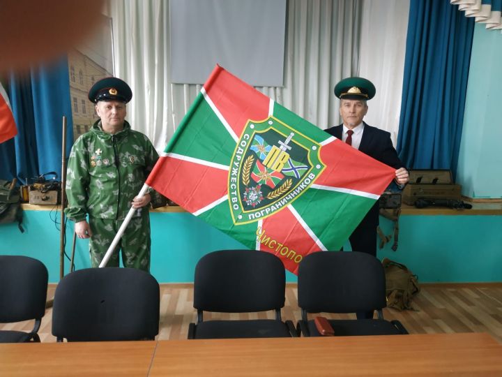 В 10-й школе для детей с ограниченными возможностями здоровья провели Урок мужества